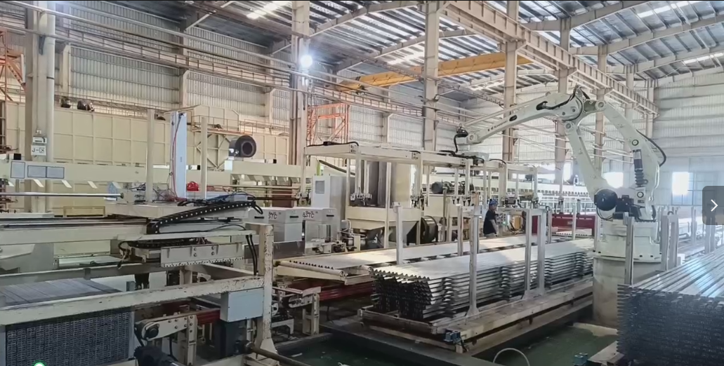 光伏邊框自動(dòng)裝框機(jī)器人